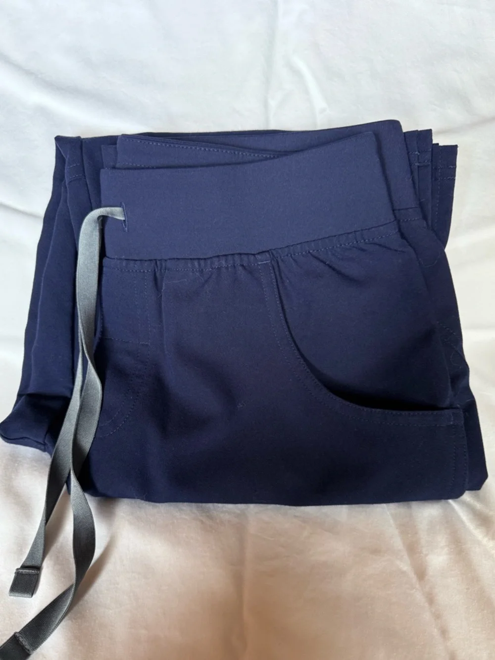 Figs Women’s Navy Cargo Scrub Pants - Picture 3 of 5